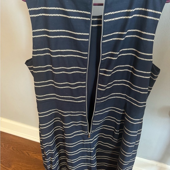 Tommy Hilfiger address - Picture 2 of 5